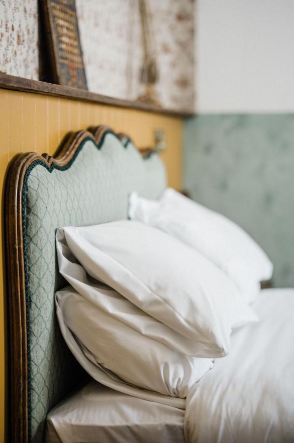 Hotel The Crooked Swan Crewkerne Esterno foto