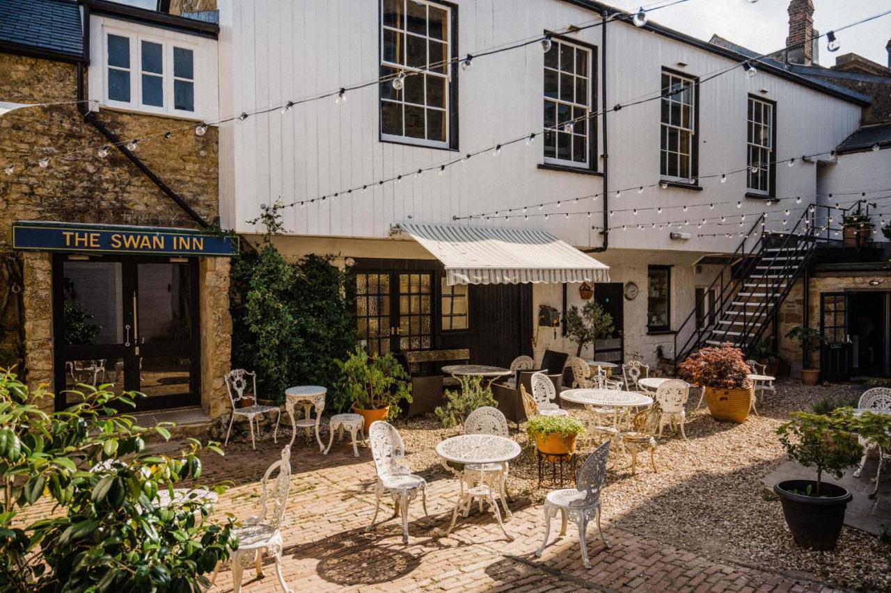 Hotel The Crooked Swan Crewkerne Esterno foto