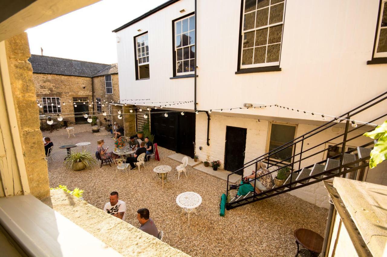 Hotel The Crooked Swan Crewkerne Esterno foto